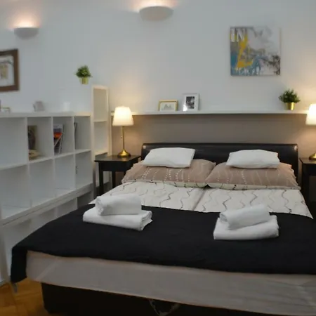 Astoria Flats 2 *